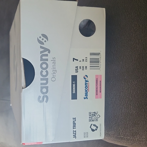 New Saucony Sneakers - Picture 6 of 7